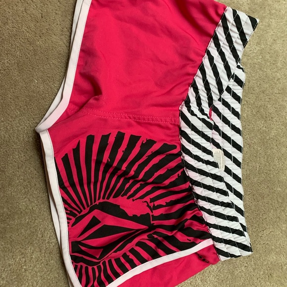 Volcom brand shorts - Picture 2 of 2